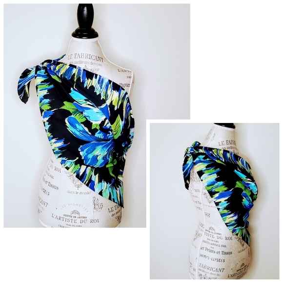 Beautiful Large Square Floral Scarf Like New - Picture 8 of 8